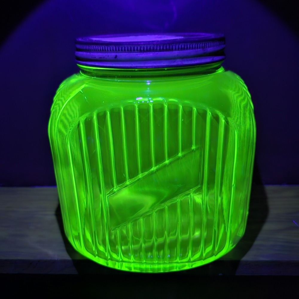 Vintage 30s Hoosier Ribbed Uranium Glows Green Glass Large Canister W/ Lid  8"